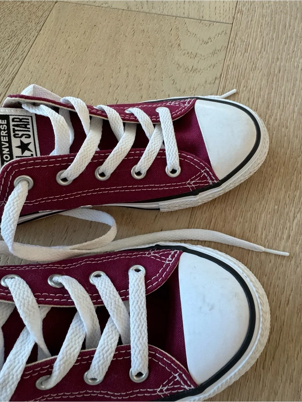 Converse Low Top Sneakers - Burgundy